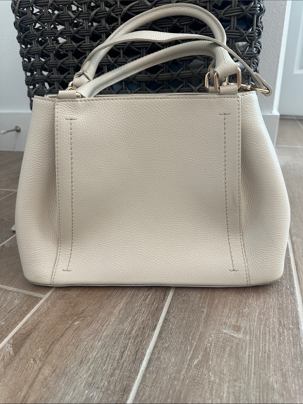 Divina Firenze Elegant Cream Leather Top-Handle Bag